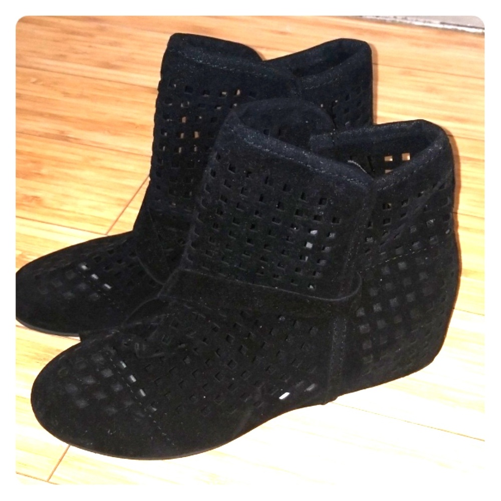 Mesh Suede Tie Shoe Boots Brand New Size 6 NEW